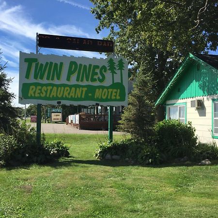 Twin Pines Resort Garrison Exterior photo