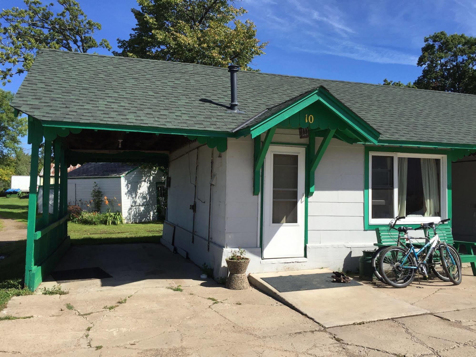 Twin Pines Resort Garrison Exterior photo