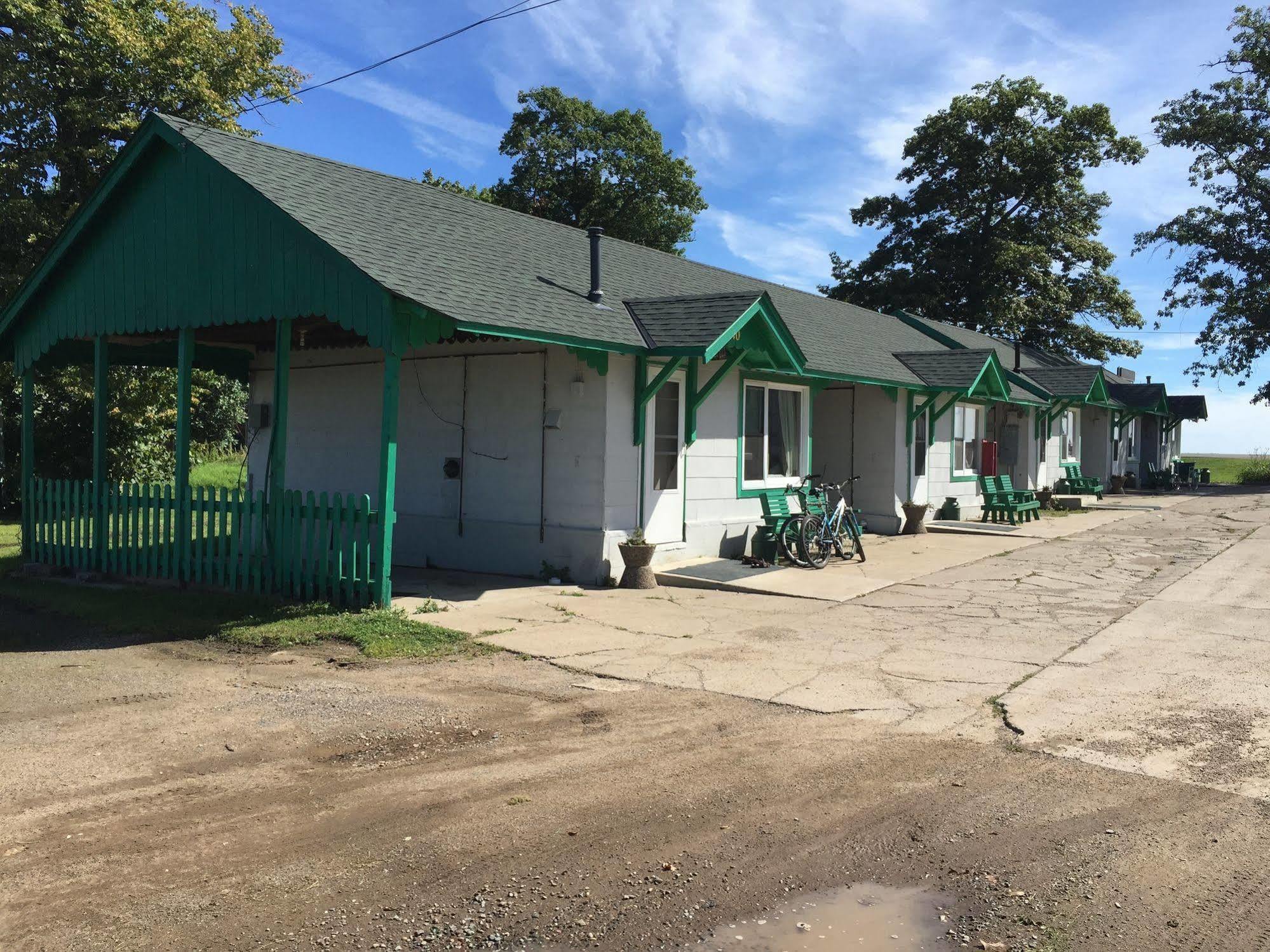 Twin Pines Resort Garrison Exterior photo