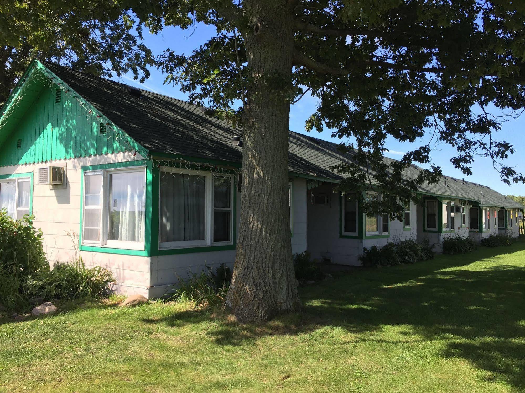 Twin Pines Resort Garrison Exterior photo