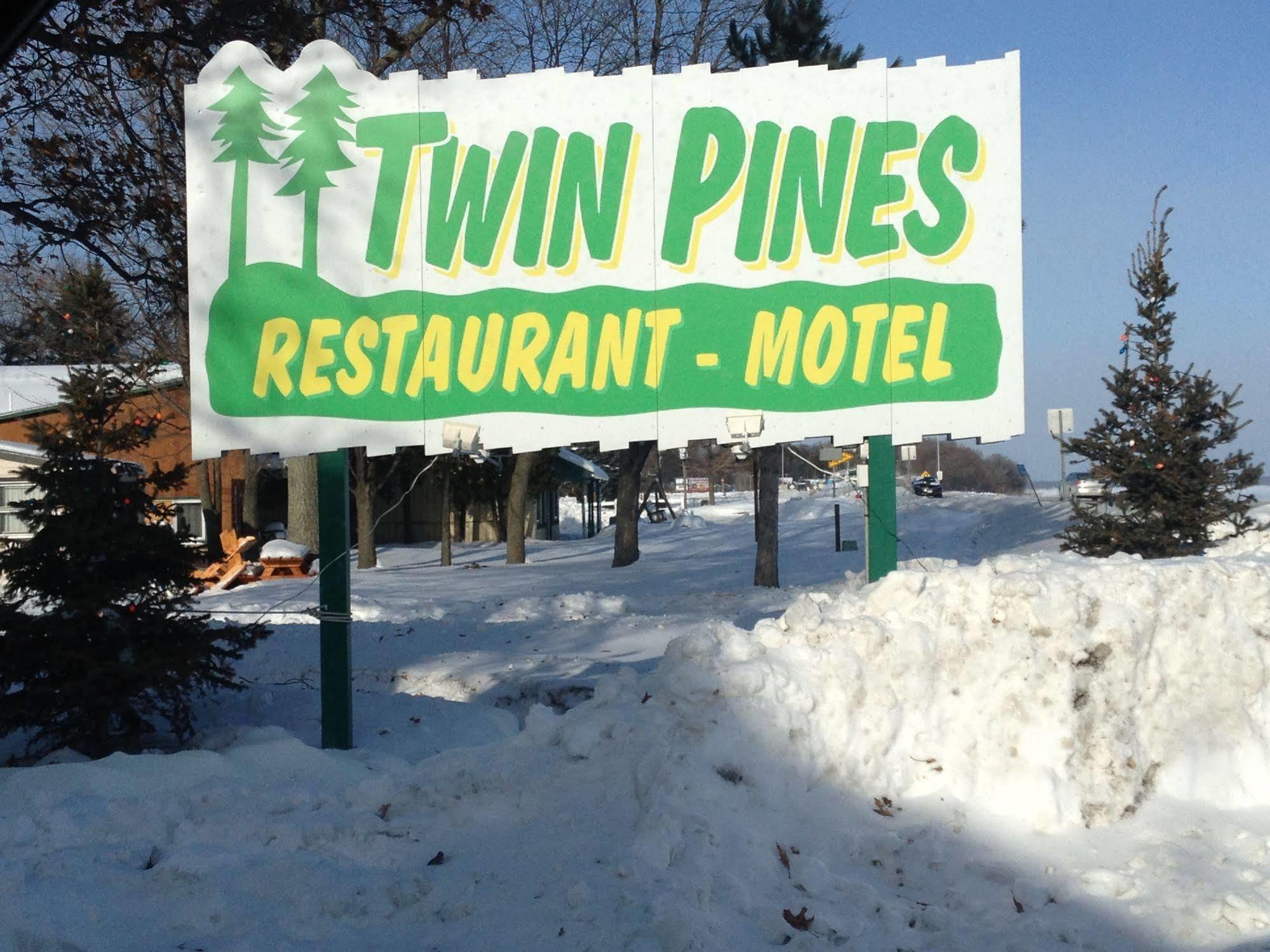 Twin Pines Resort Garrison Exterior photo